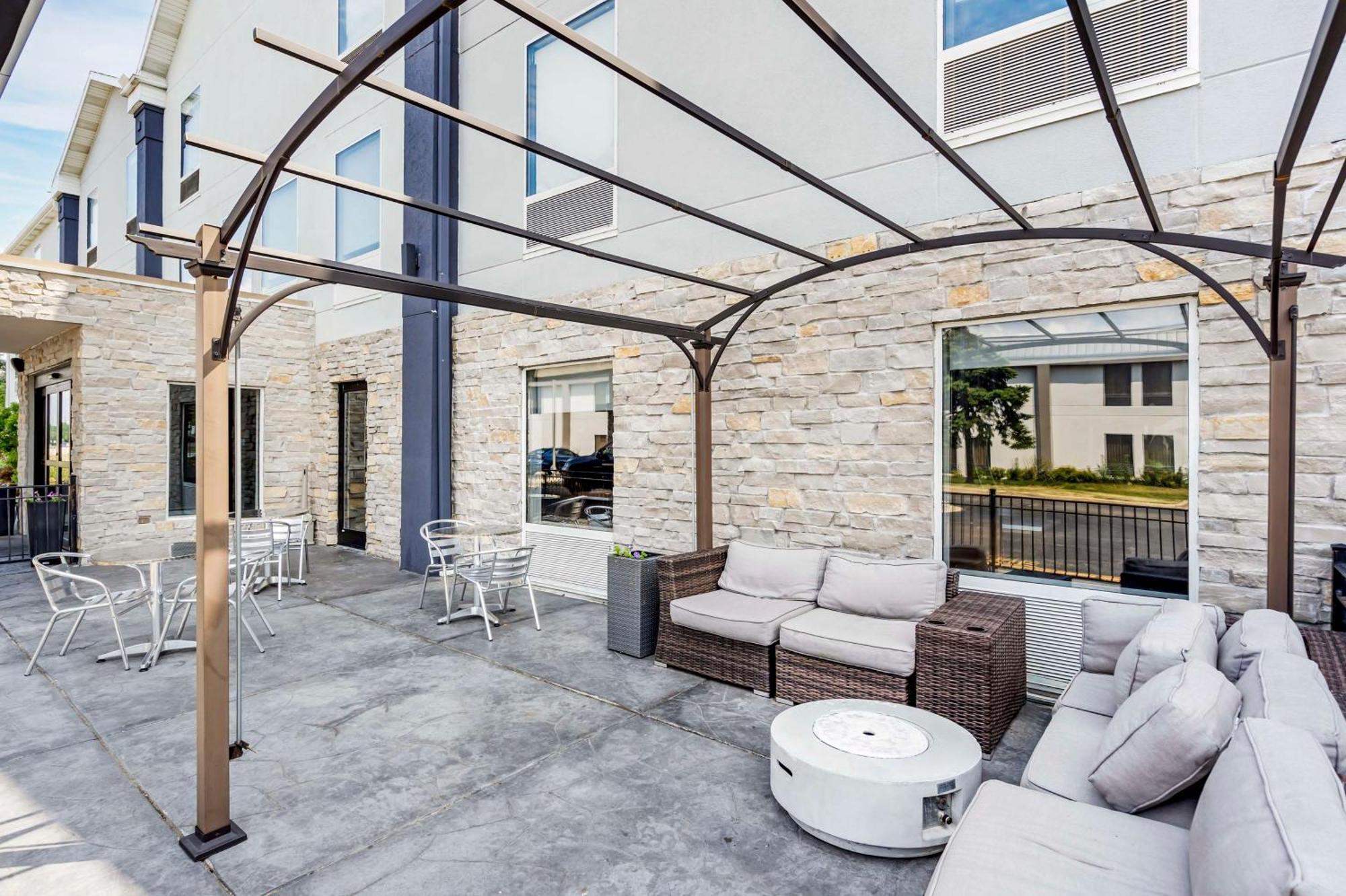 Best Western Plus Bourbonnais Hotel & Suites Luaran gambar
